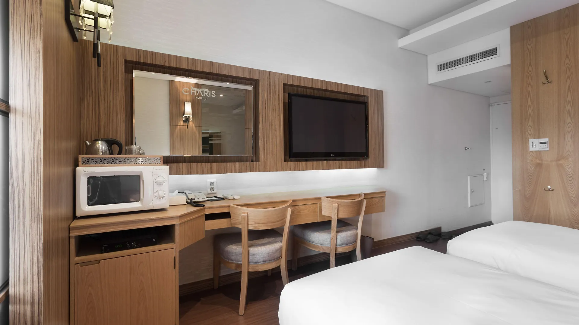 Charis Hotel Incheon 3*,