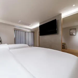 Brown Dot Eurwangri Hotel