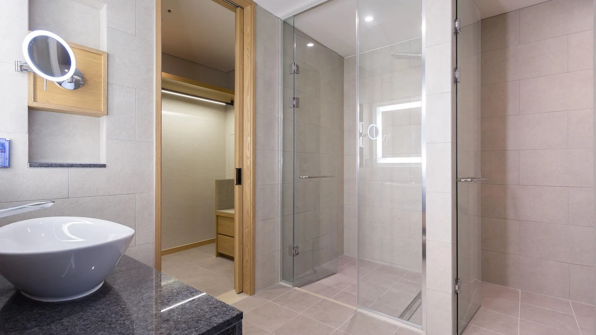 Charis Hotel Incheon 3*,