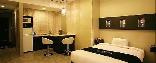 Charis Hotel Incheon 3*,