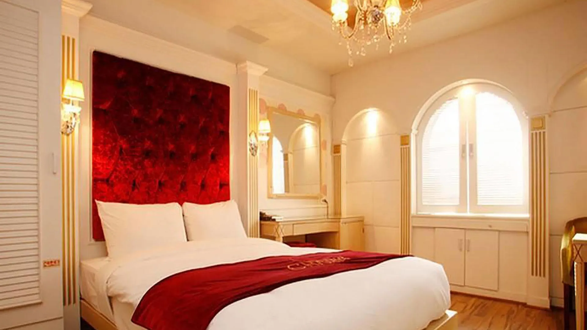 Charis Hotel Incheon 3*,